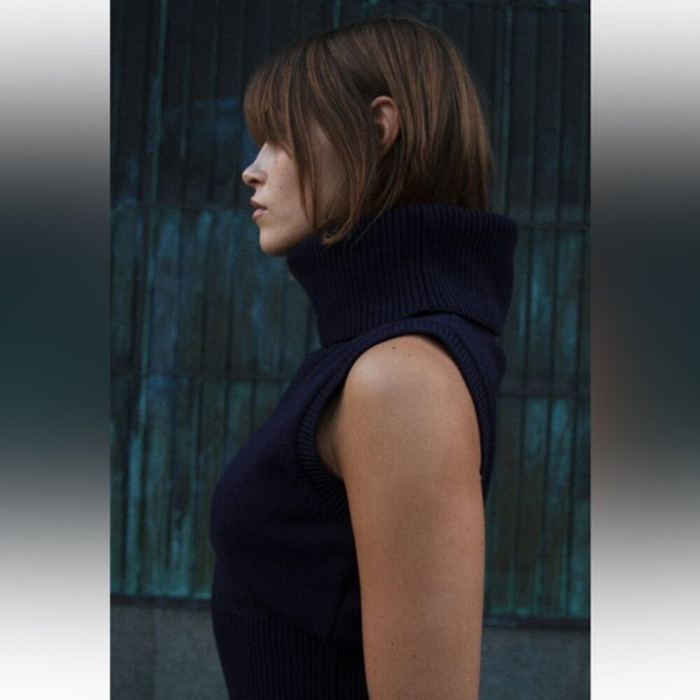 ZARA HIGH COLLAR KNIT SHORT VEST